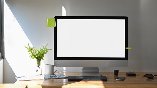 Foto werkruimte computer met grafisch ontwerper stijlvolle werktafel.