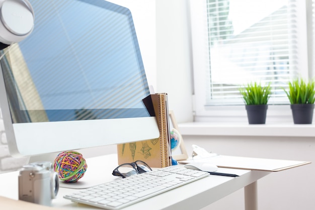 Werktafel met computer