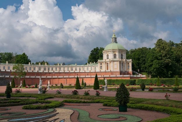 Westelijk paviljoen van het Grote Mensjikovpaleis in Oranienbaum Park Lomonosov Sint-Petersburg Rusland