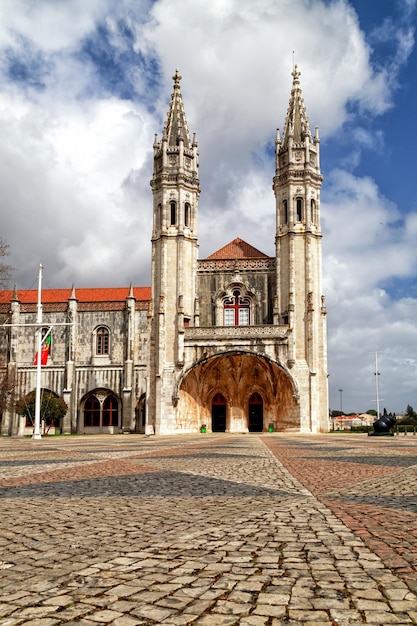 Westelijke vleugel van het Jerónimos-klooster waar het Maritiem of Marinemuseum is gevestigd in Belem Lissabon Portugal