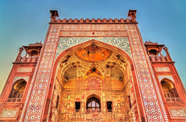 Porta occidentale del forte sikandra ad agra - uttar pradesh, india