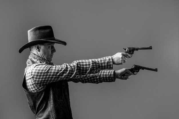 Westerse man met hoed Portret van boer of cowboy in hoed Amerikaanse boer Man met cowboyhoed geweer Portret van een cowboy West geweren Portret van een cowboy Zwart-wit