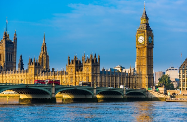 Westminster Abbey en de Big Ben 's nachts