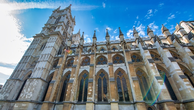 晴れた夏の日のウェストミンスター寺院、ロンドン-イギリス