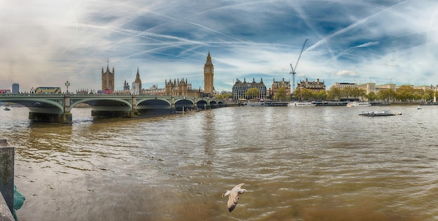 Вестминстерский мост Биг-Бен и парламент Лондон Англия Великобритания