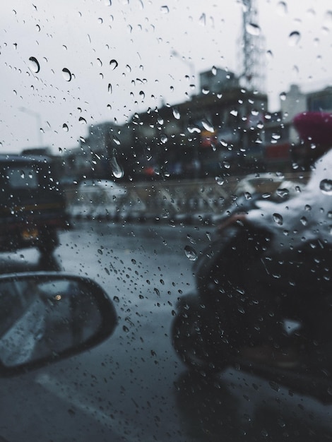 Photo wet glass window in rainy season