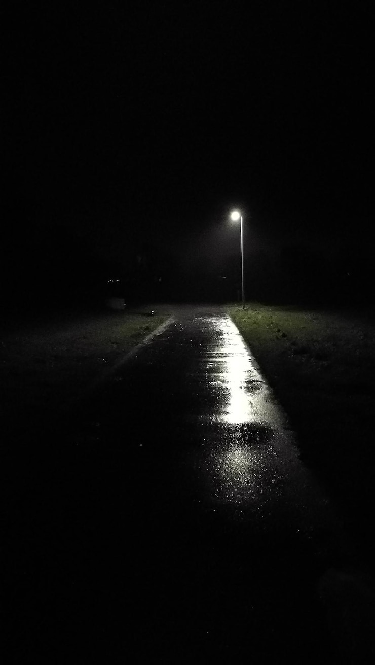 Photo wet road at night