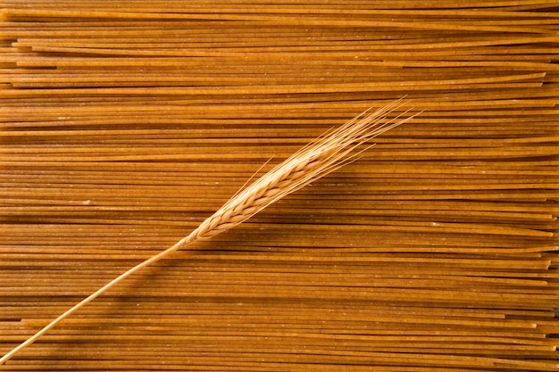 写真 未調理の一体型スパゲッティの小麦の耳