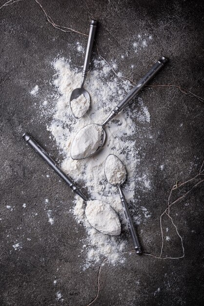 Photo wheat flour on dark baking background