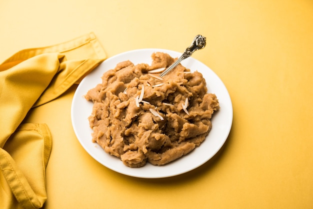 Wheat Laapsi, Lapsi, Shira, Halwa is an Indian sweet dish made of broken wheat or Daliya pieces and ghee along with nuts, raisins and dried fruits. It's a healthy food.