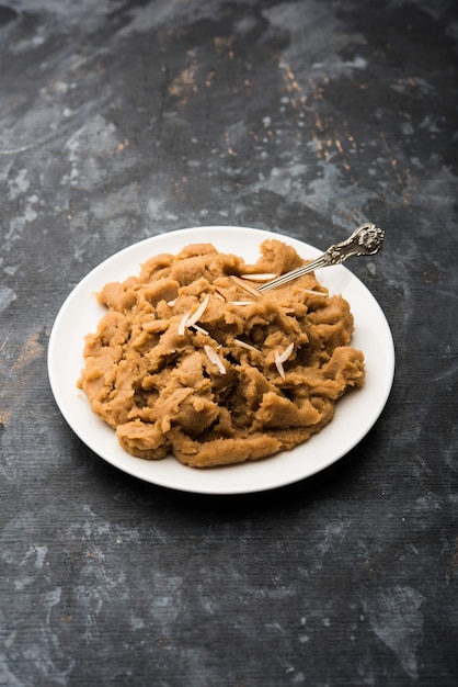 Wheat Laapsi, Lapsi, Shira, Halwa is an Indian sweet dish made of broken wheat or Daliya pieces and ghee along with nuts, raisins and dried fruits. It's a healthy food.