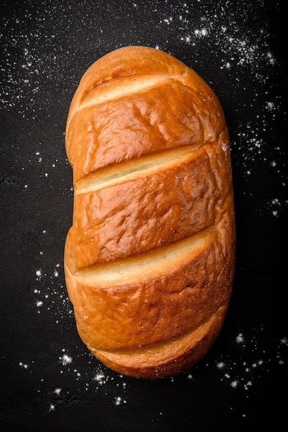 テーブルの上の小麦のパン