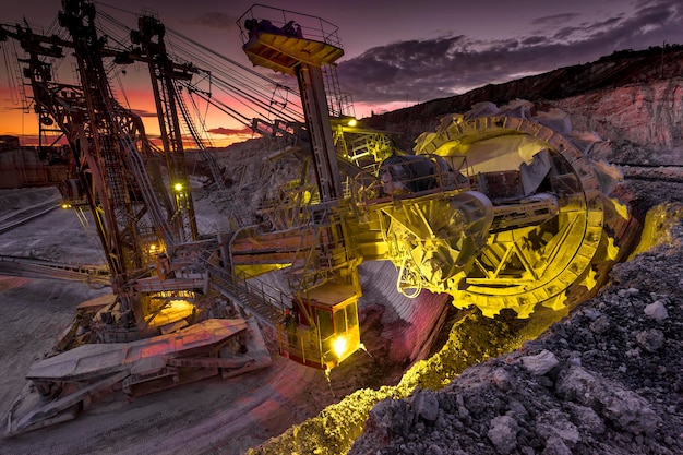 Photo wheel excavator at quarry