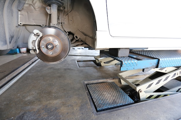 Wheel hub of a car in repair of the damage.