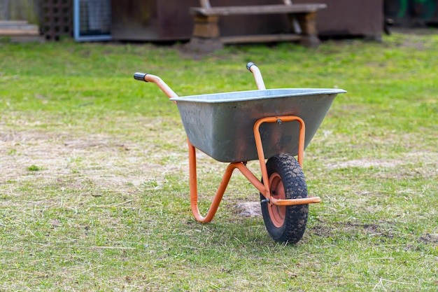 Photo wheelbarrow closeup on a lawn in garden work in garden garden maintenance