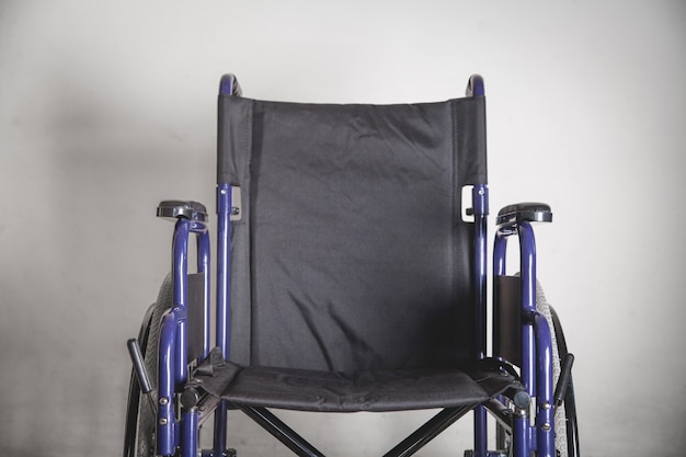 Sedia a rotelle per disabili in casa.