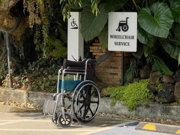 Foto sedie a rotelle per disabili e anziani