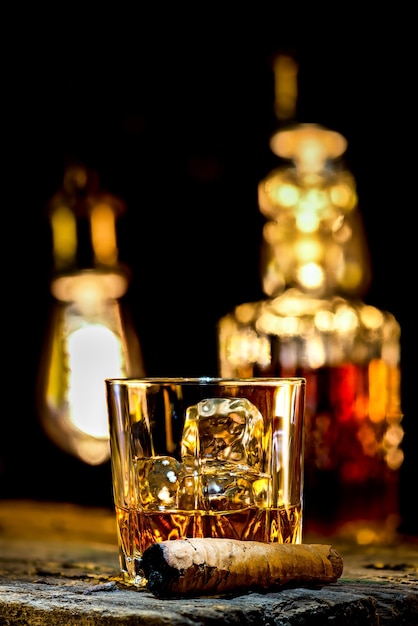 Whiskey glass hi-res stock photography and images - Alamy