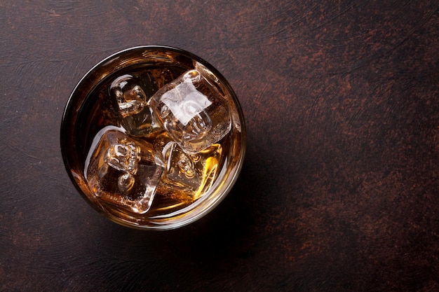 Photo whiskey with ice