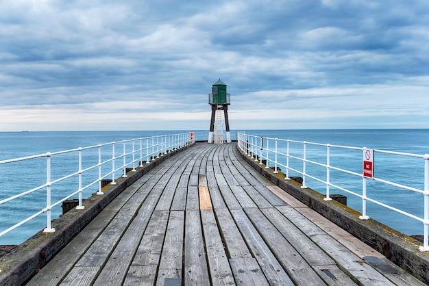 요크셔의 Whitby 부두