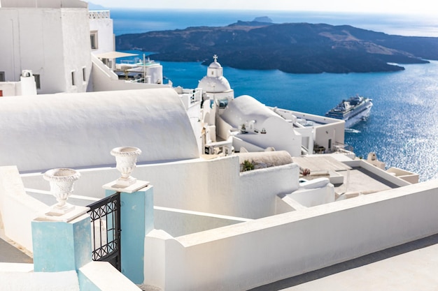 흰색 건축 추상 거리 산토리니 섬, 그리스입니다. 아름다운 여름 풍경, 바다 전망