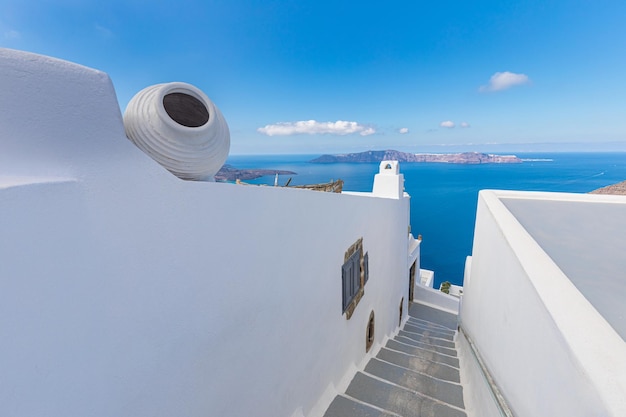 サントリーニ島ギリシャの白い建築美しい夏の風景海の景色豪華な旅行