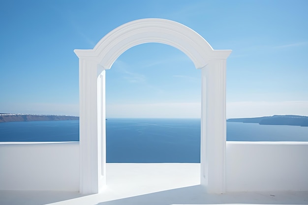 Белая арка с видом на океан