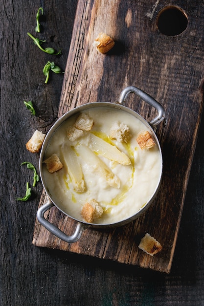 Photo white asparagus soup