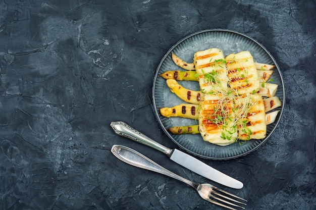 White asparagus with halloumi cheese