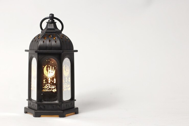 Photo white background with old islamic lantern on the right