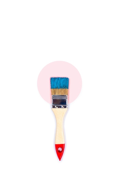 Photo white background with two paint brushes