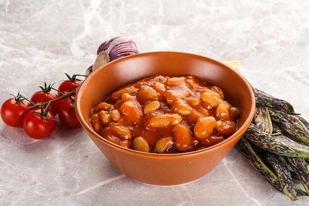 White baked beans in tomato sauce