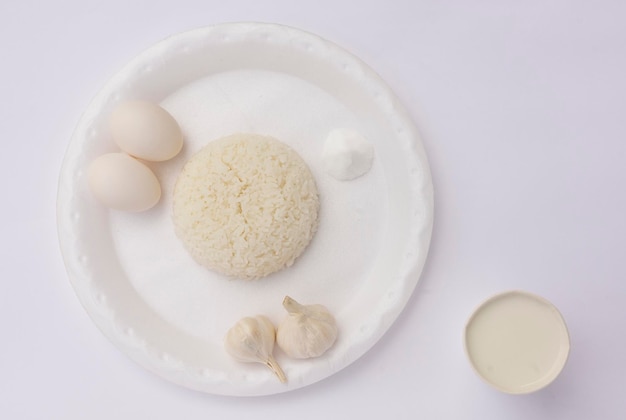 写真 バランスのとれた食事: 米, 洋<unk>, 砂糖, 牛乳, 塩, 卵