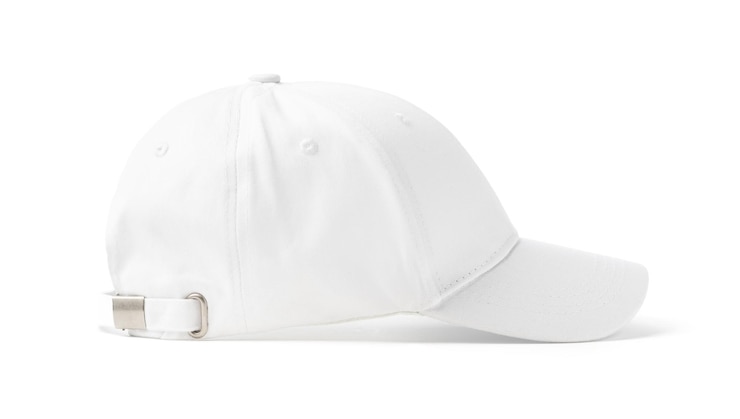 Photo white baseball cap on white background