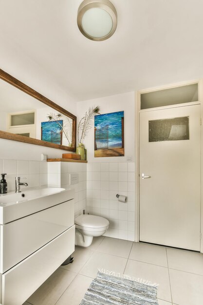 Photo a white bathroom with a toilet and a sink