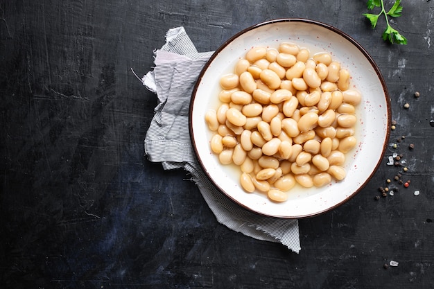 Fagioli bianchi pronti da mangiare fagioli bolliti dieta legumi sul cibo sano tavolo