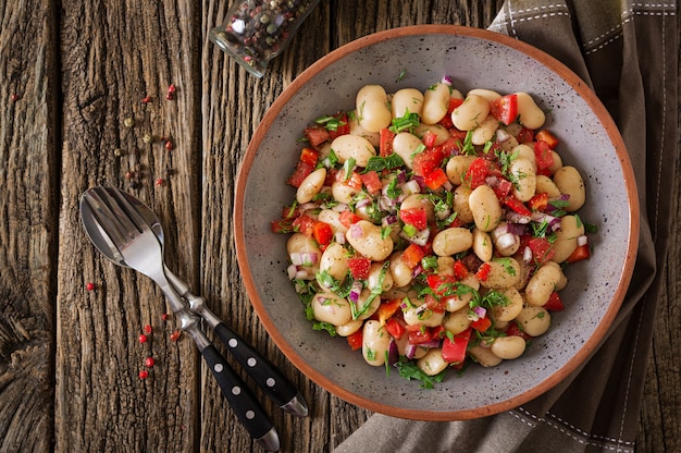 White beans salad with vegetables