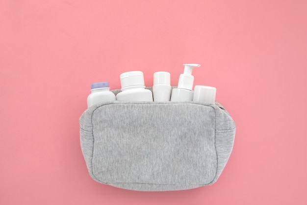 Photo white bottles of cleansing cosmetics in cosmetic bag