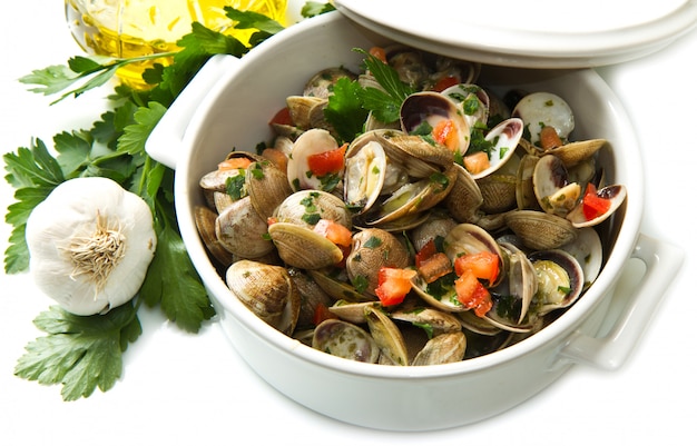 Photo white bowl of clams soup