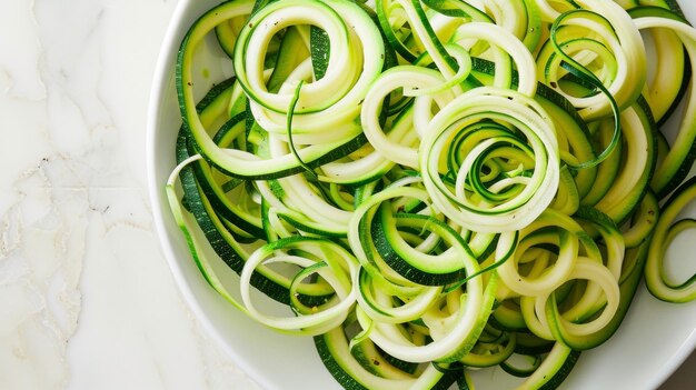 Photo a white bowl filled with neatly sliced zucchini rests on a wooden table