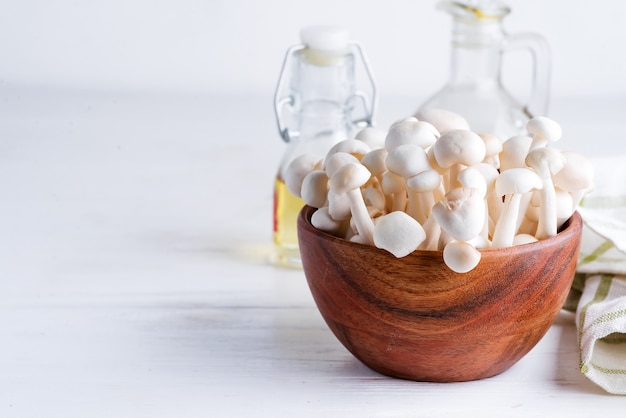 White buna-shimeji in wooden rustic bowl