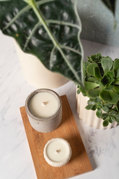 Photo white candles on white background