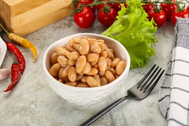 White canned beans in the bowl