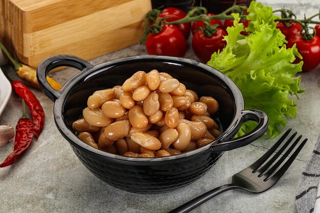 White canned beans in the bowl