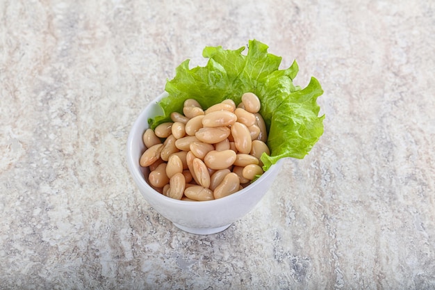 White canned beans for vegan suisine