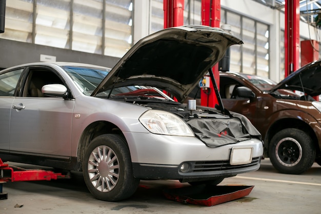 Photo white car repair station