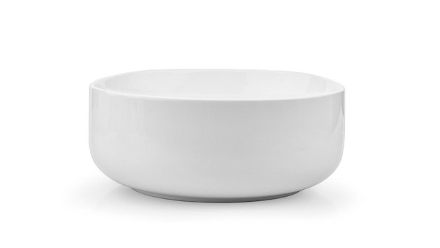 흰색 배경에 고립 된 흰색 도자기 그릇