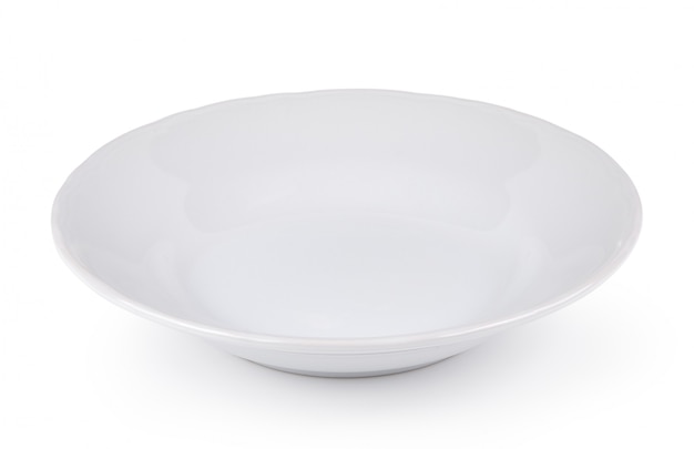 Белая керамическая тарелка и миска на белой стене