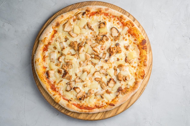White cheese pizza with chicken and pineapples