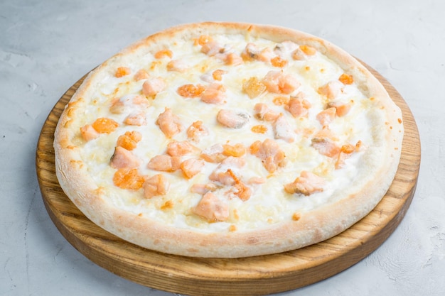 White cheese pizza with chicken and pineapples